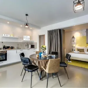 modern-and-eclectic-2bd-duplex-in-le-marais.fr-paris.fr/